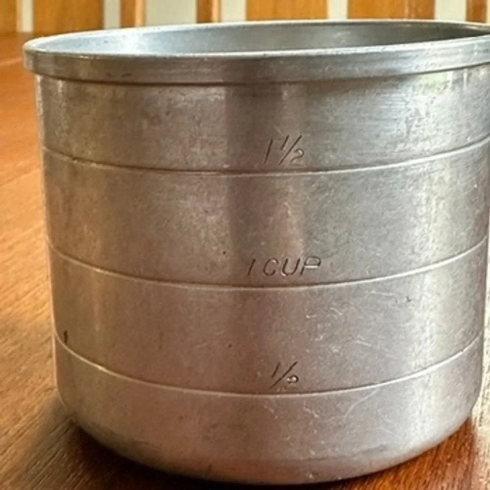 Mirro Vintage Aluminum Measuring Cup Set Wood Handle 5 Piece Silver Kitchenware